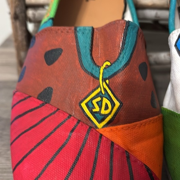 PRE OWNED CUSTOM HANDMADE PAINTED SCOOBY-DOO SLIP ON FLATS SHOES - Picture 6 of 15